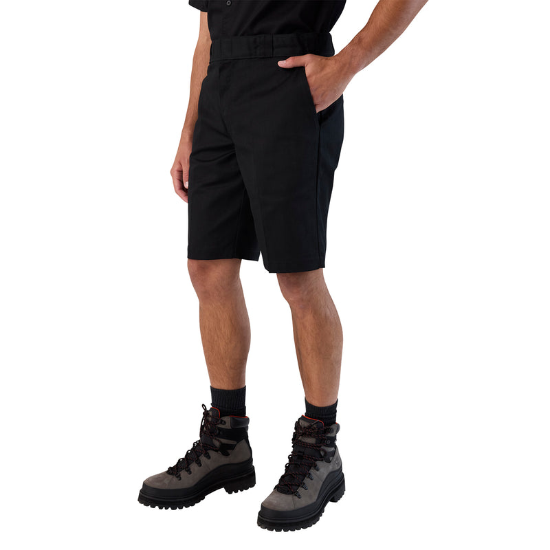 Men's black shorts with side pocket opening and straight hem