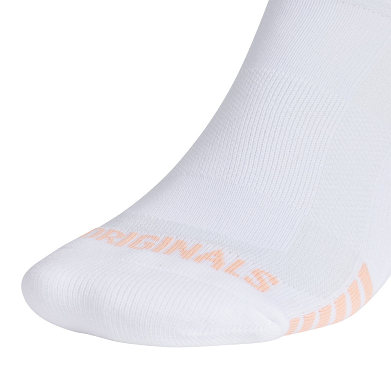 White tech high-quarter sock with orange logo at toe