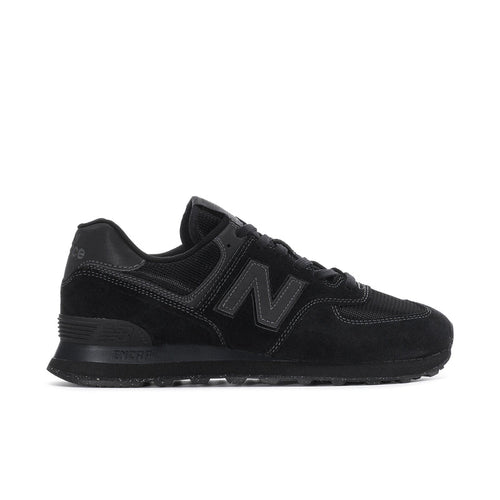 Men's New Balance 574 sneakers in black with N logo, lace-up, cushioned sole.