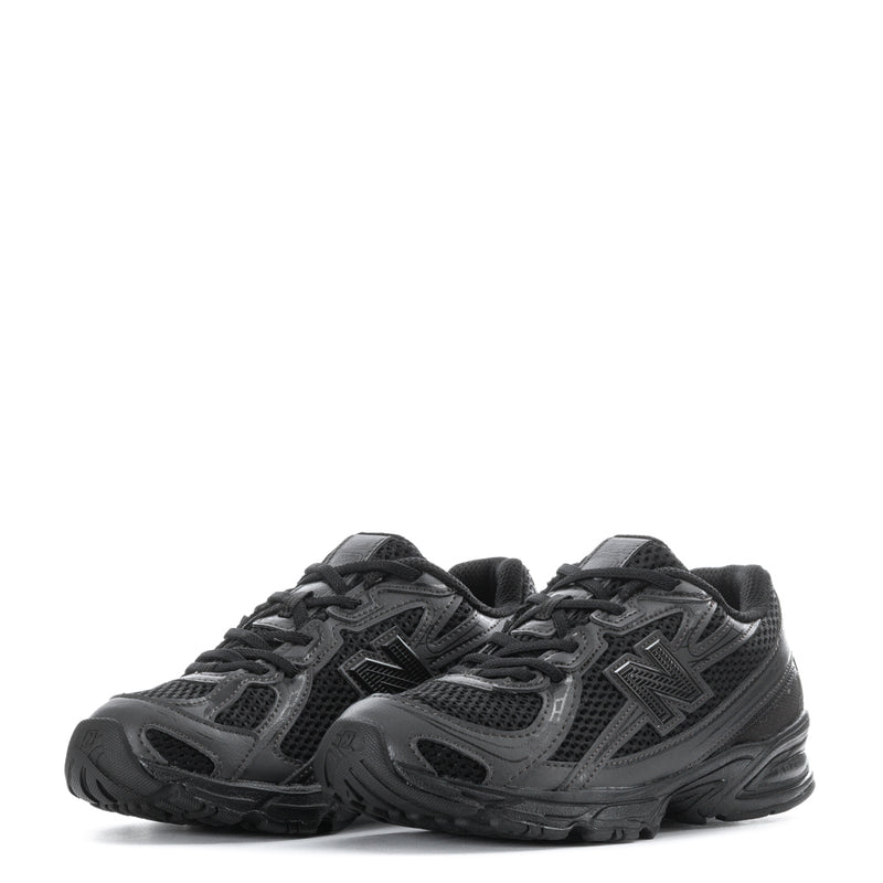Kids' running sneakers, black and dark gray, lace-up mesh upper with sporty overlays