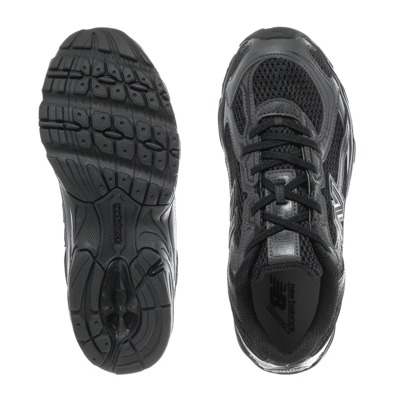 Kids' running sneakers, black and dark gray, treaded outsole and lace-up upper