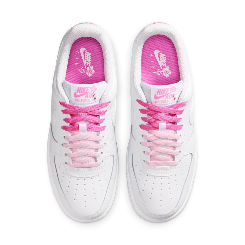 Women’s sneaker tongue and inner lining with pink sockliner and Nike Air logo