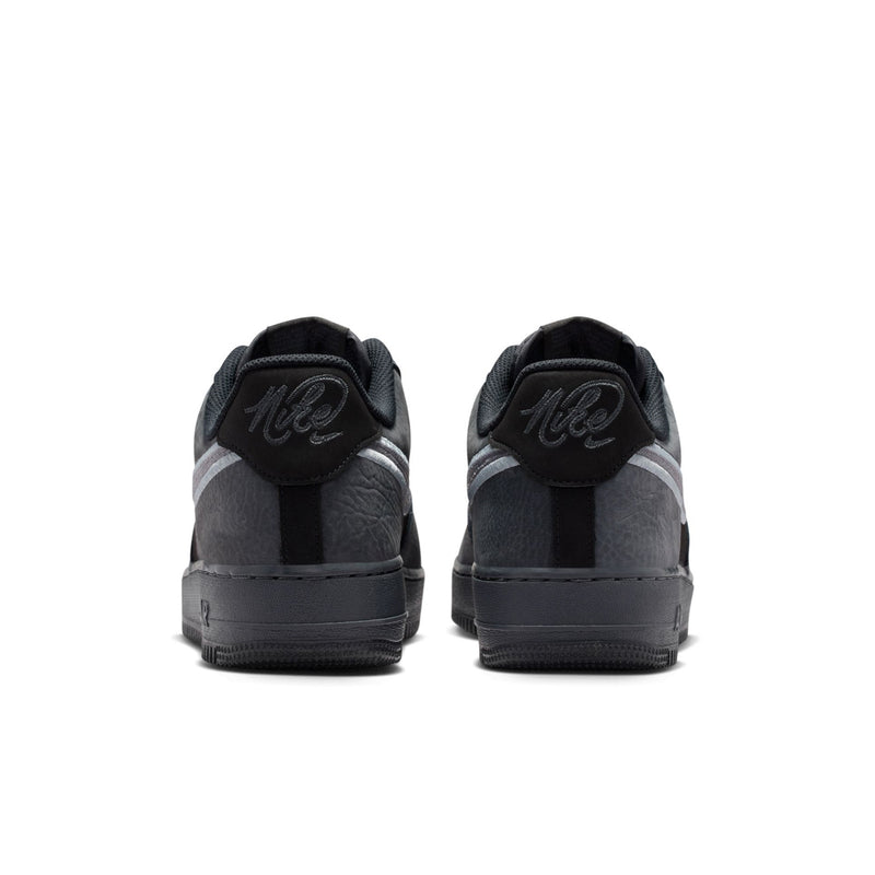 Men's low-top sneakers, rear view: black heel with Air logo detail and lace-up
