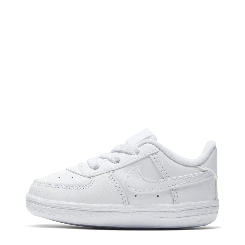 Infant white low-top sneakers, lace-up with Nike swoosh and rubber cupsole