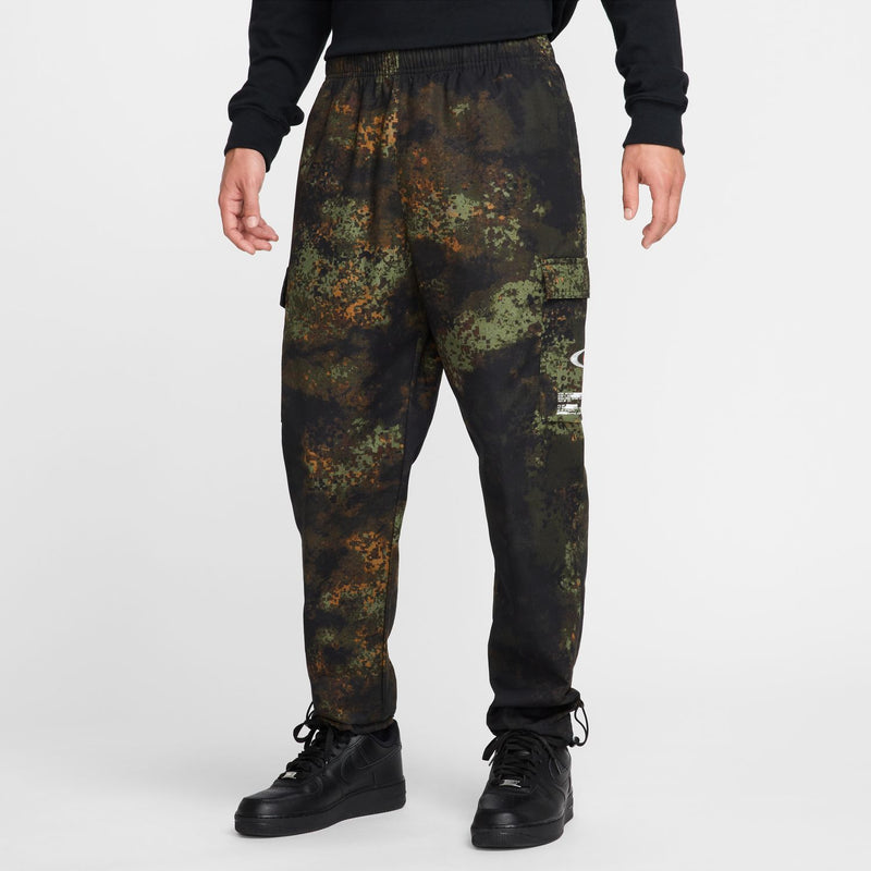 Men's woven camo pants with side cargo pocket, elastic waistband and ankle drawstring