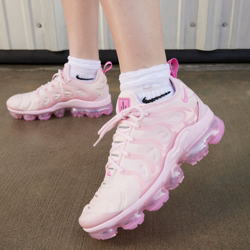 Women’s pink Nike lace-up sneakers with cushioned collar and textured outsole