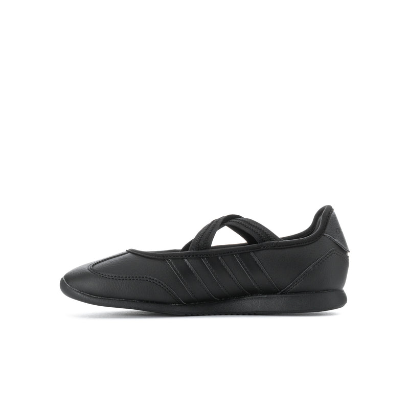Youth Mary Jane flats in black, front/side view with stitched stripe detailing