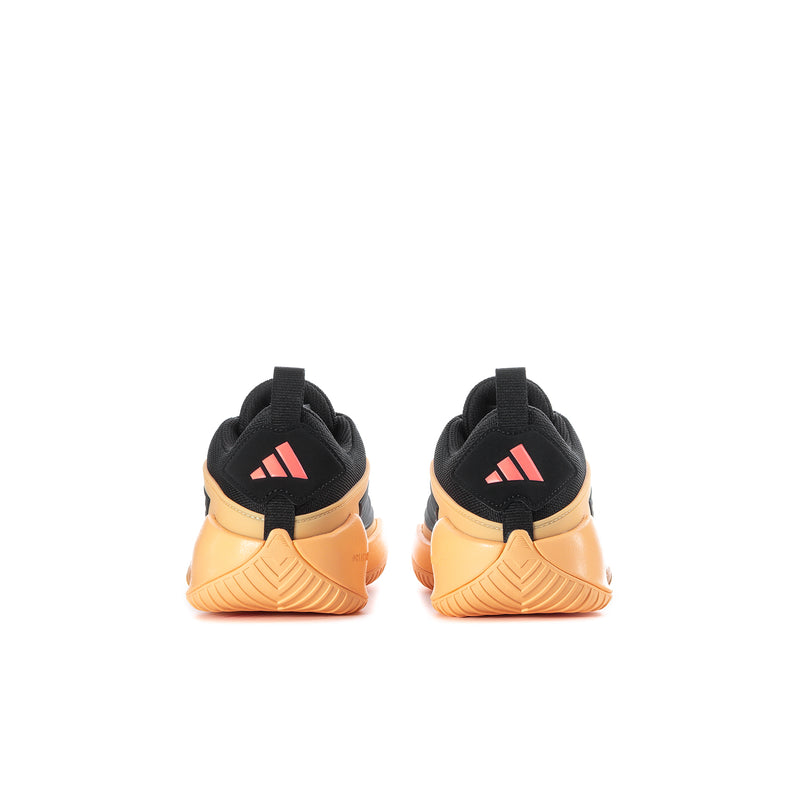 Youth sneakers heel view; black back with peach midsole and pink logo stripe