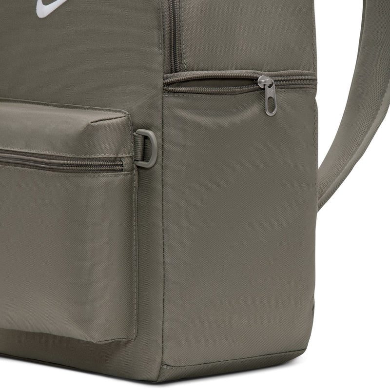 Nike Brasilia Heritage backpack bottom side close-up with front pocket and zippers