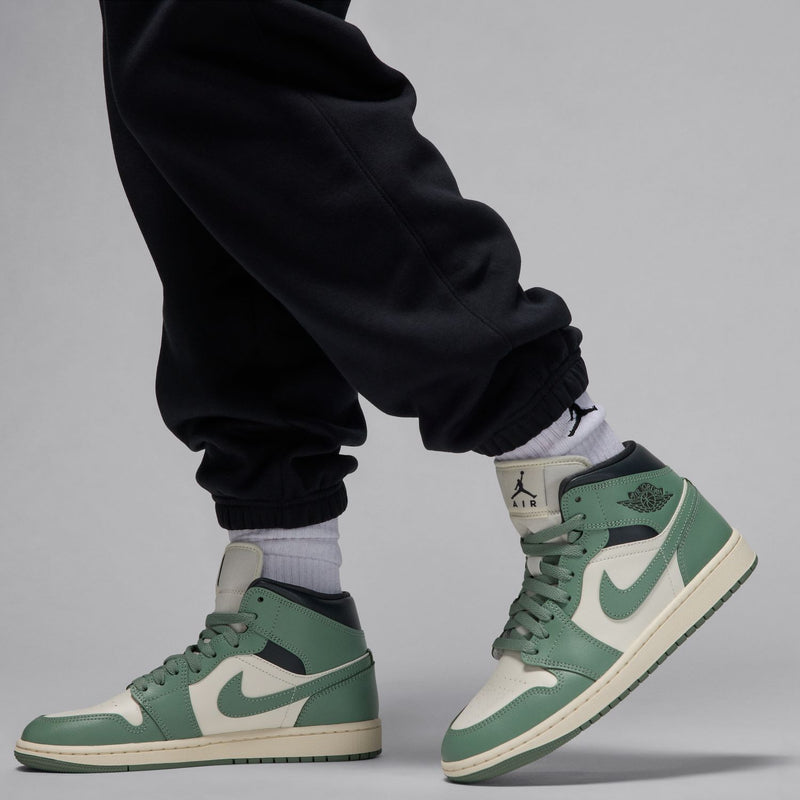 Black fleece sweatpants with elastic ankle cuffs and side Jumpman-style logo