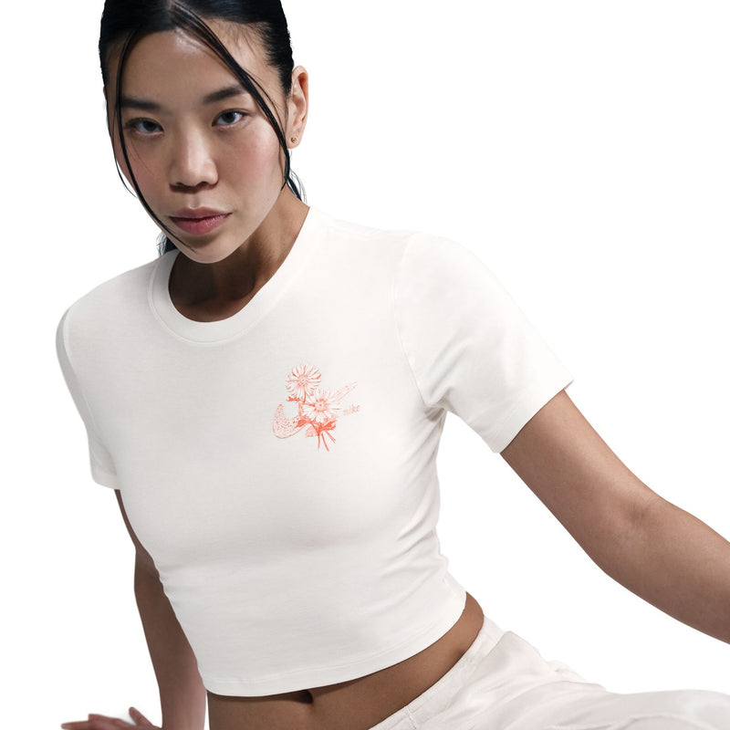 Women's sail knit lace crop tee with round neck and short sleeves, floral lace patch