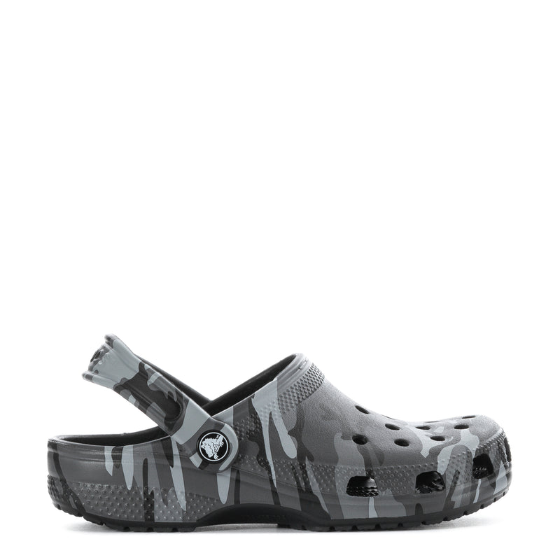 Kids camouflage clogs in slate gray with side logo and ventilation holes