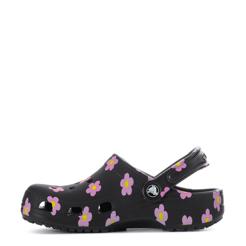 Kids' black clog with pink flower print, angled side view with heel strap