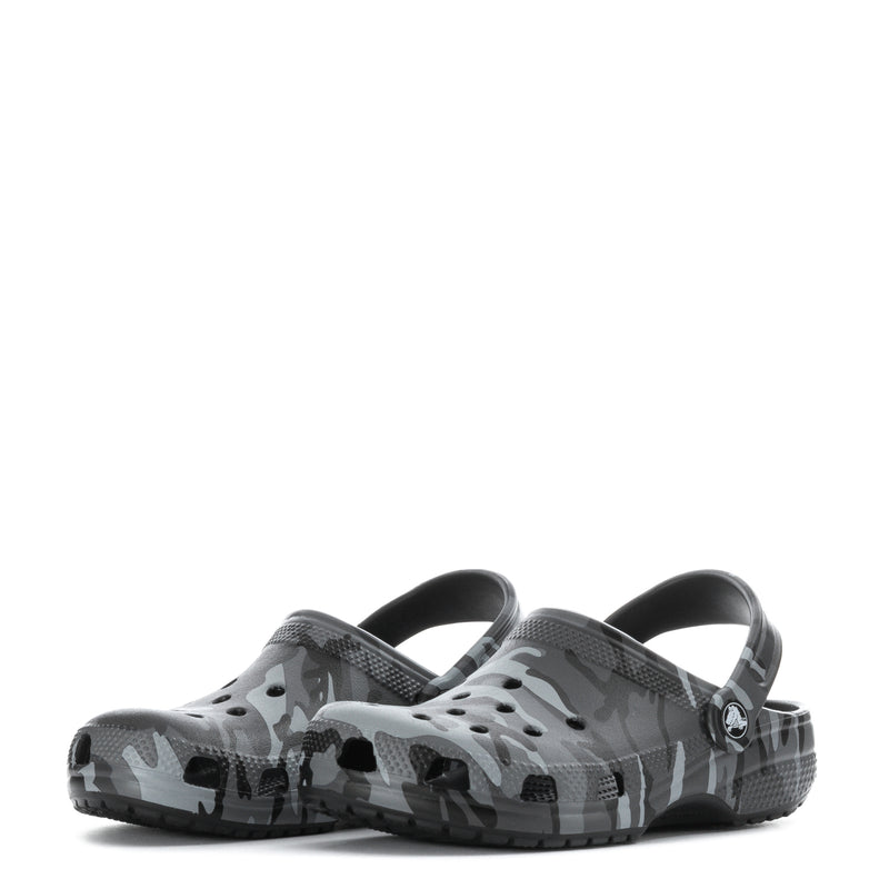 Kids camouflage clogs, slate gray, side view with heel strap