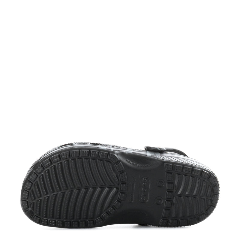 Kids camouflage clogs slate gray, textured tread outsole