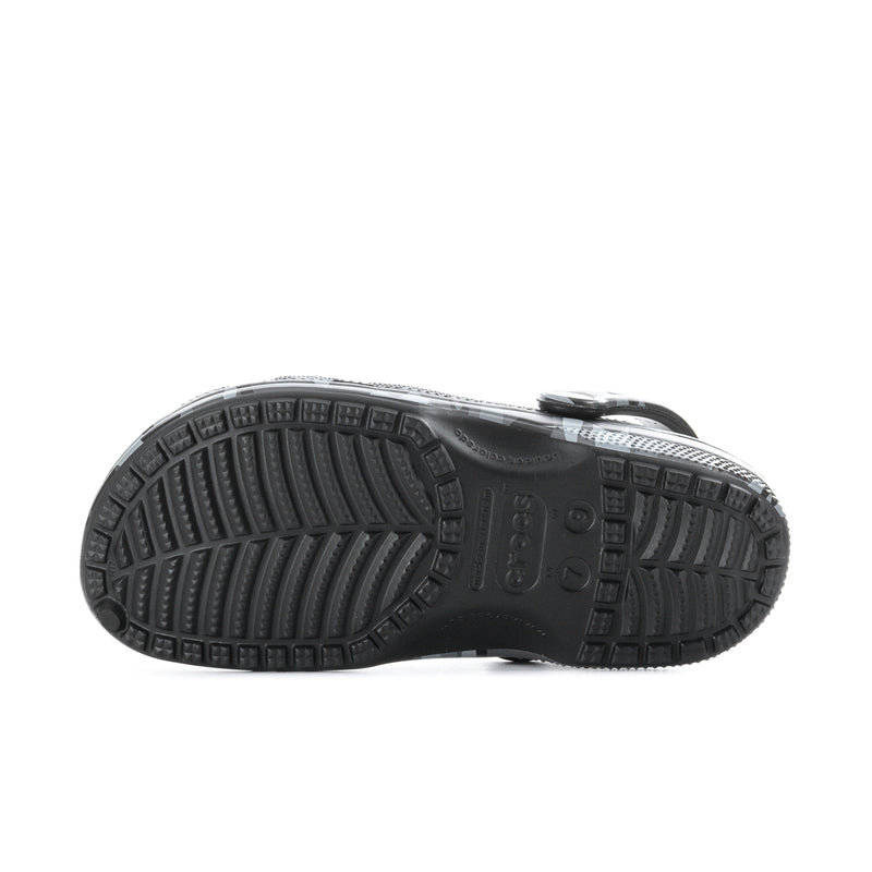 Men's camo clog outsole with deep tread and textured grip pattern