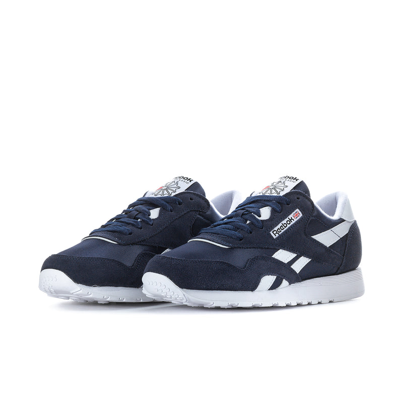 Men's navy low-top sneakers with white mid stripes, lace-up front view.
