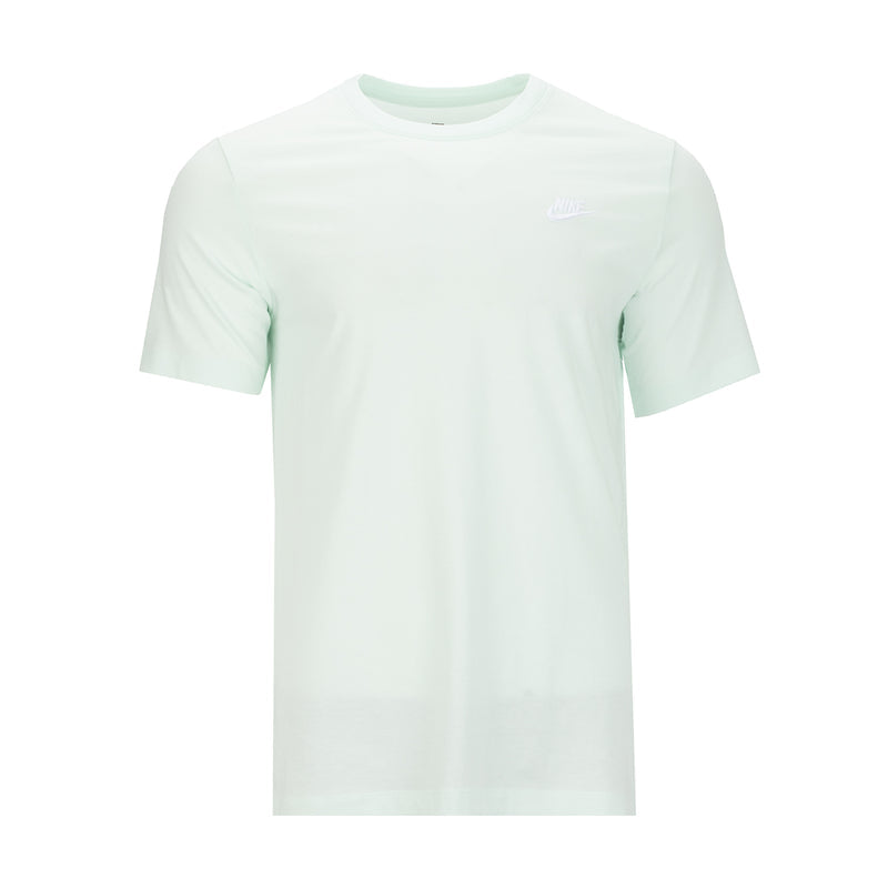 Men's short-sleeve club T-shirt in light mint green with small Nike logo on chest