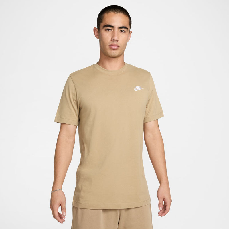 Men's beige club tee with short sleeves and white Nike chest logo