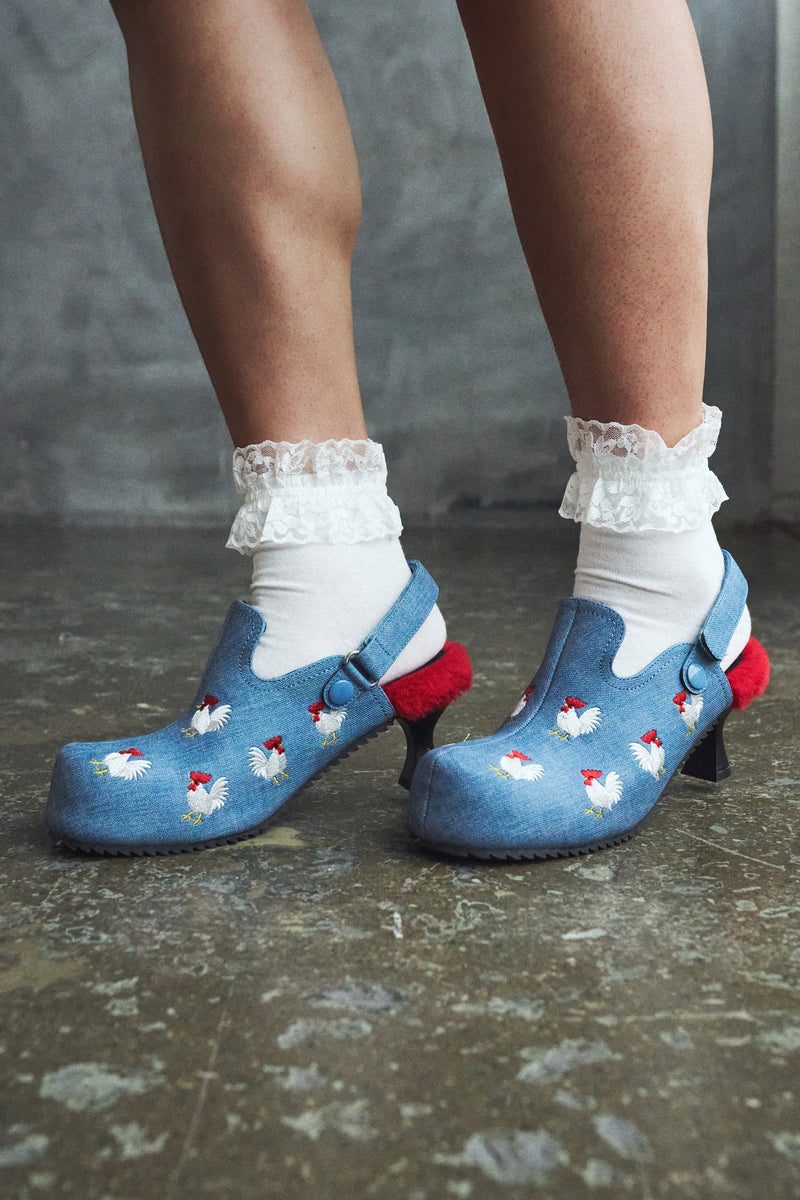 Blue clogs with embroidery