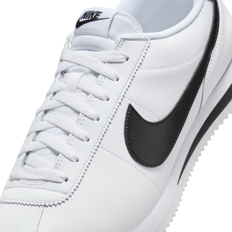 White and black men's low-top sneakers with Nike swoosh and lace-up front