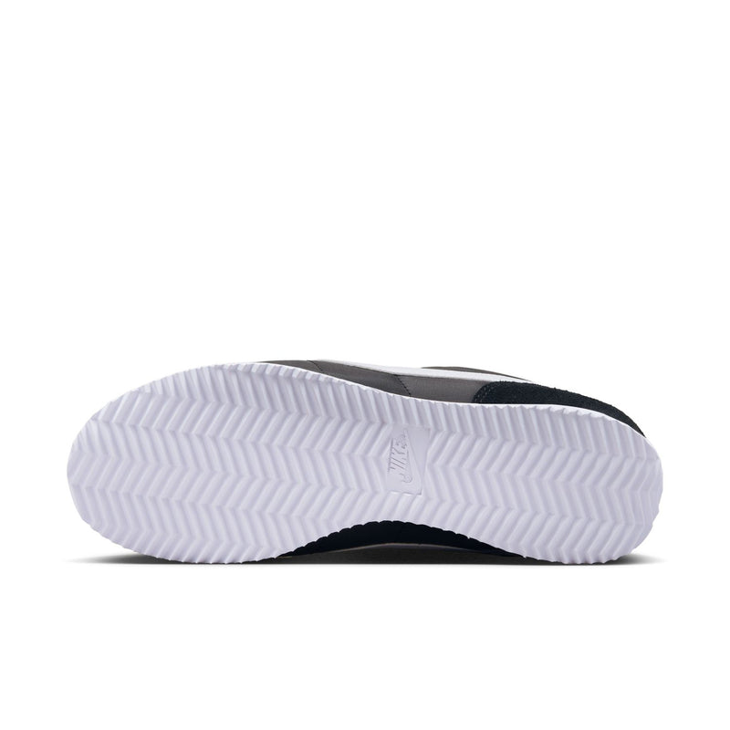 Black and white sneaker outsole with zigzag tread