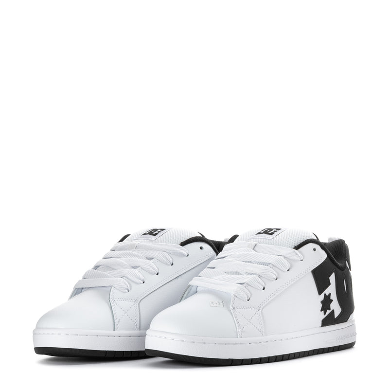 Men's white low-top sneakers with black heel accents, star and DC logo, lace-up