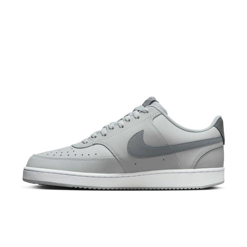 Men's low-top sneakers in light smoke grey, lace-up eyelets and Nike swoosh