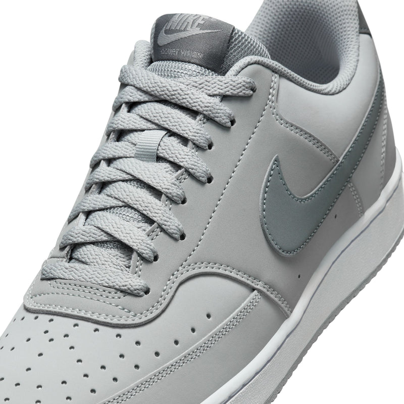 Men's low-top sneakers in light smoke grey, with Nike swoosh and lace-up