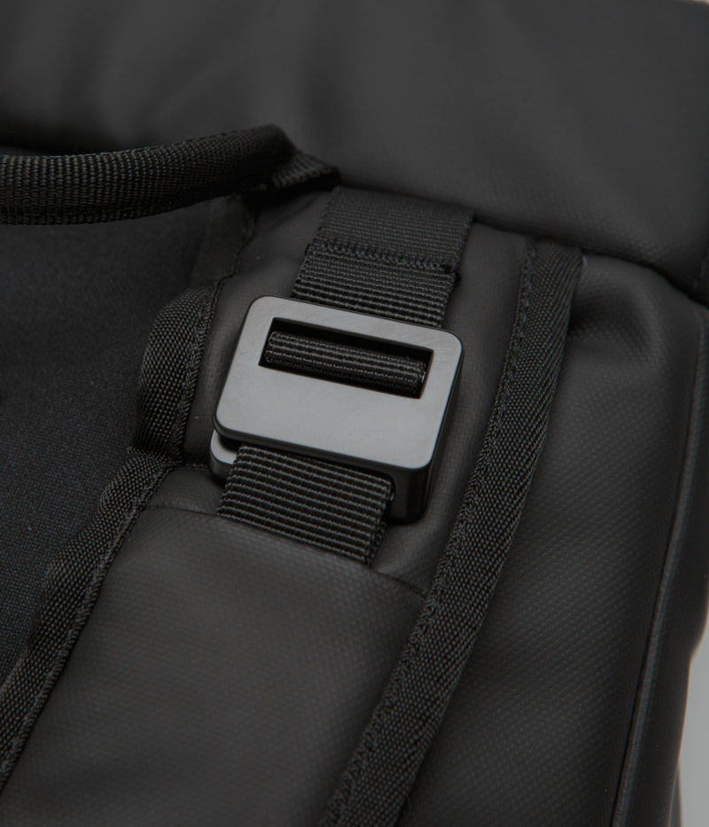 D_b_ Hugger 25L Backpack in Black Out