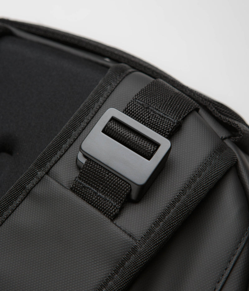 D_b_ Ramverk 32L Pro Backpack in Black Out