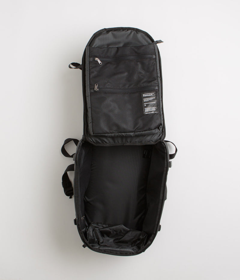 D_b_ Ramverk 32L Pro Backpack in Black Out