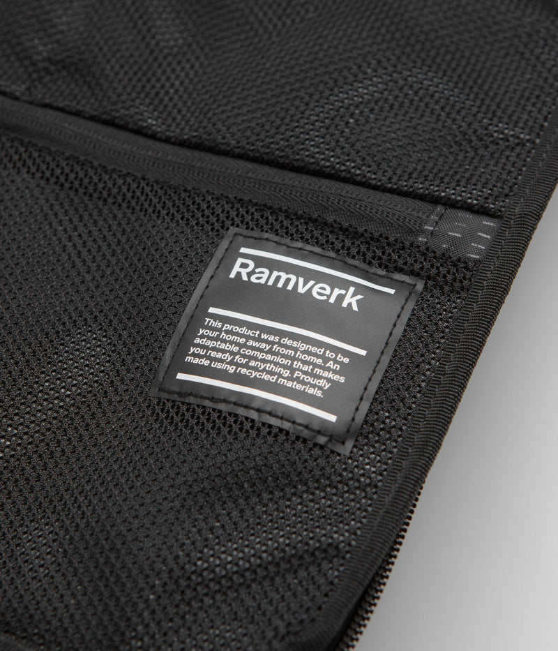D_b_ Ramverk Medium Camera Insert in Black Out