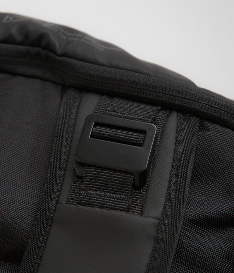 D_b_ Roamer 25L Duffel Pack in Black Out