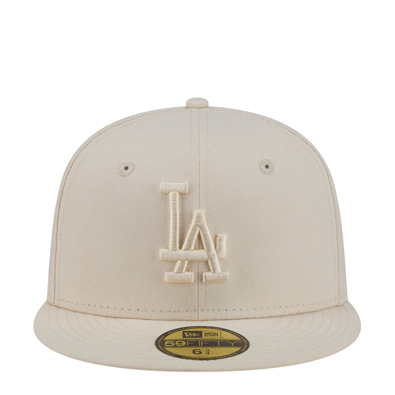 Light cream baseball cap with raised LA logo embroidery and stitched New Era flag