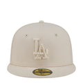 Light cream baseball cap with raised LA logo embroidery and stitched New Era flag