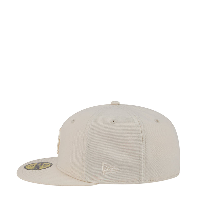 Light cream baseball cap with small New Era flag logo on the side
