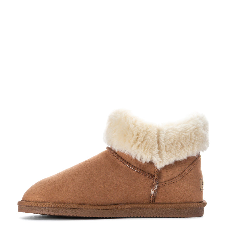 Chestnut low boot with white faux-fur collar and stitched seam detail