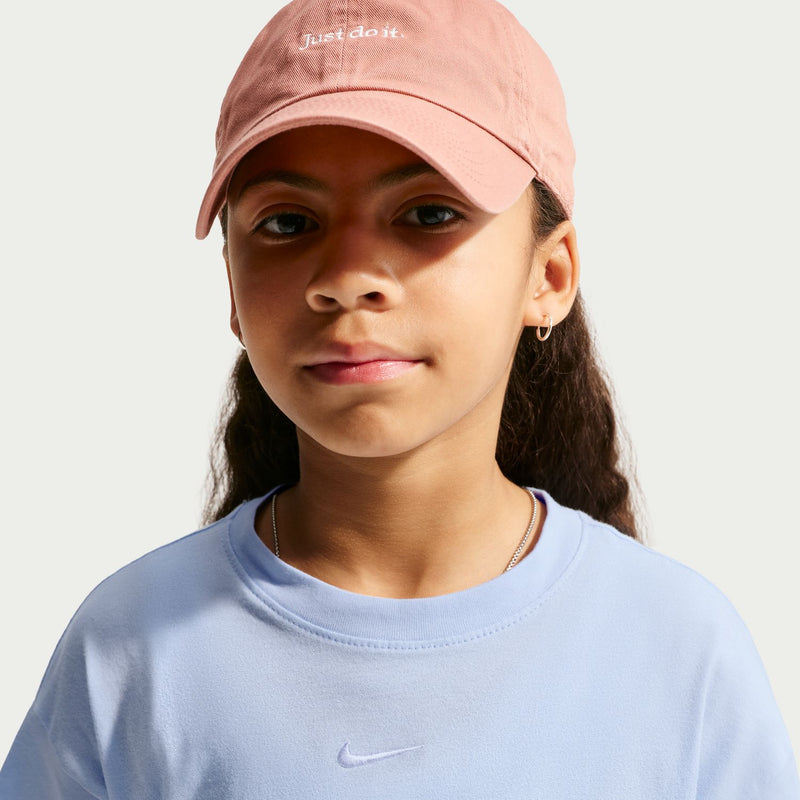 Youth boxy T-shirt in light blue with short sleeves and Nike swoosh at chest