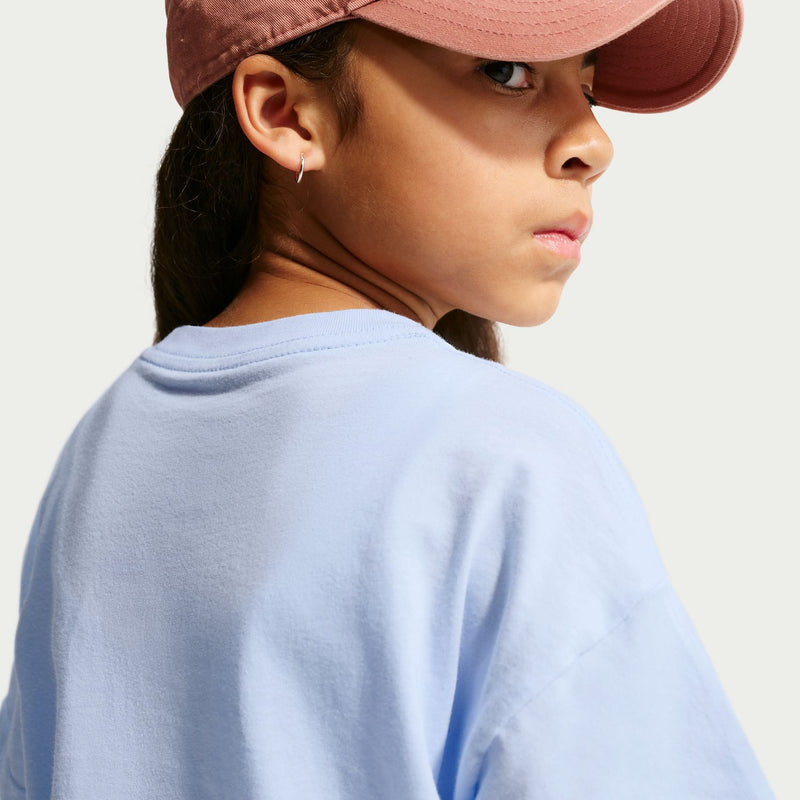 Youth boxy T-shirt in light blue, close-up of back neck and short sleeves