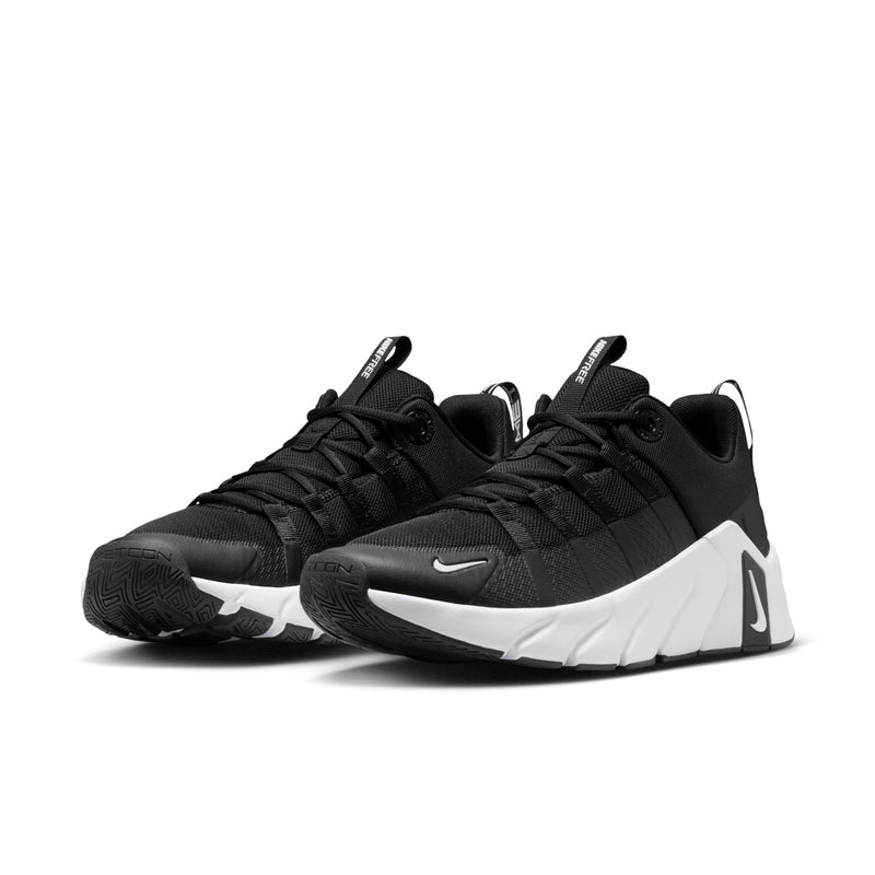 Men's black and white training shoes, low-profile lace-up with logo accents