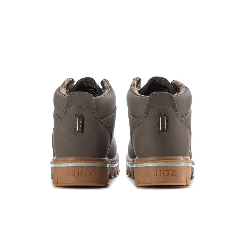 Men’s chukka boots with rear pull tabs and brown textured heel collar