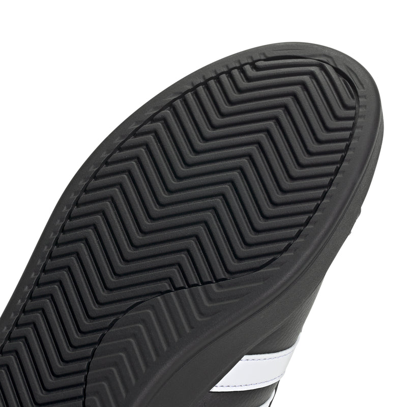 Black outsole tread with zigzag channels for traction