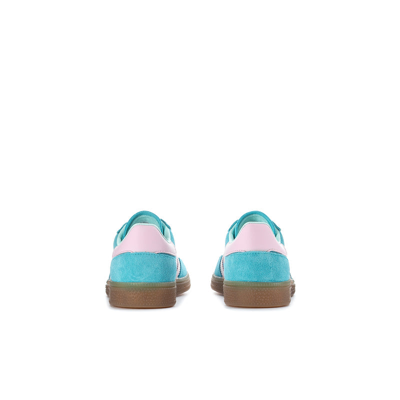 Kids adidas sneakers heel view, aqua suede with pink accents and gum sole