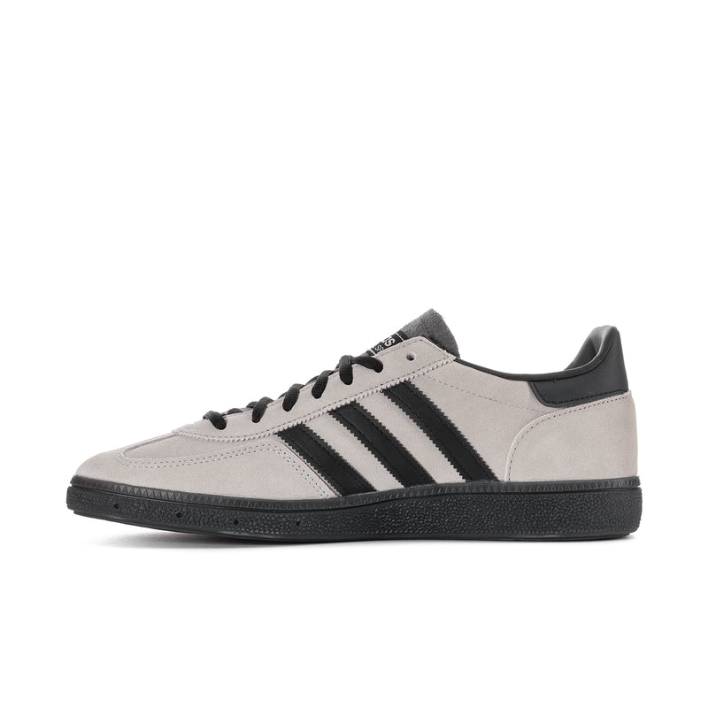 Light gray men's low-top sneakers with black stripes and lace-up front
