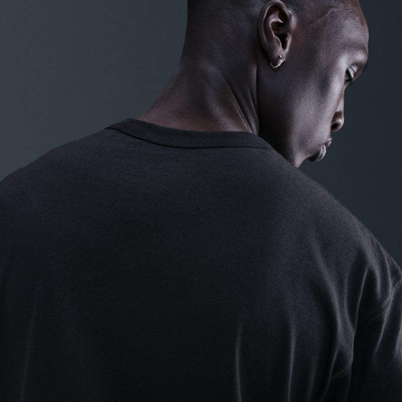 Men's black Nike short-sleeve t-shirt, close-up of back neckline