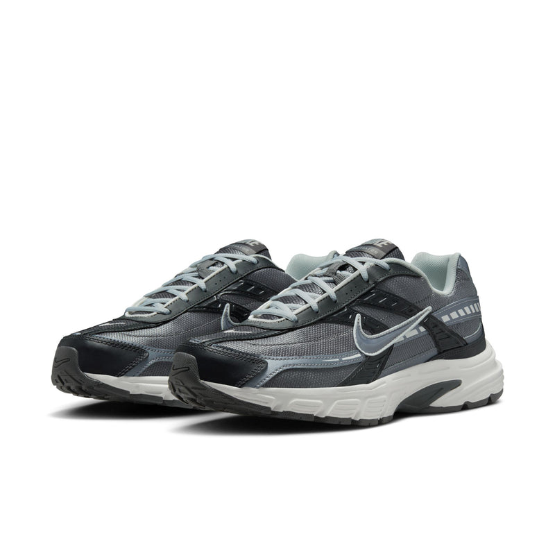 Men's sneakers in dark gray and black with lace-up, swoosh logo, padded collar