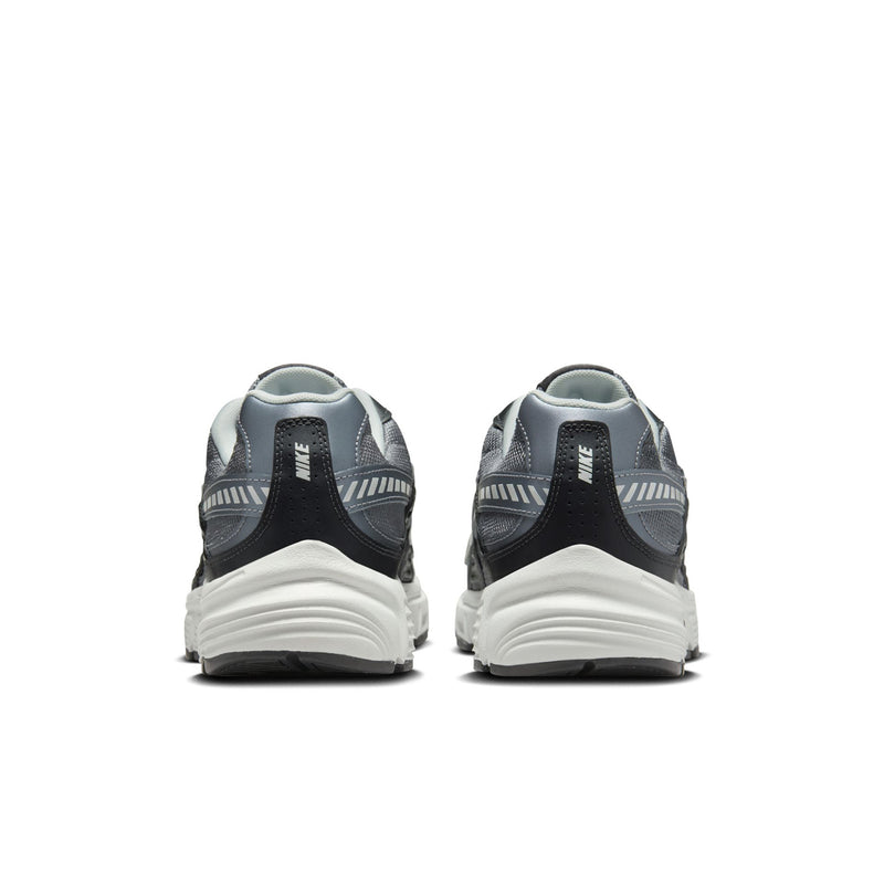 Men's running shoes heel view, dark gray upper with light midsole and cushioned back