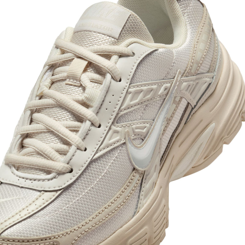 Womens sneaker close-up, sail mesh upper with lace eyelets and woven logo panel