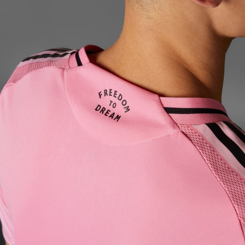 Light pink jersey neckline with 'FREEDOM 3 DREAM' text